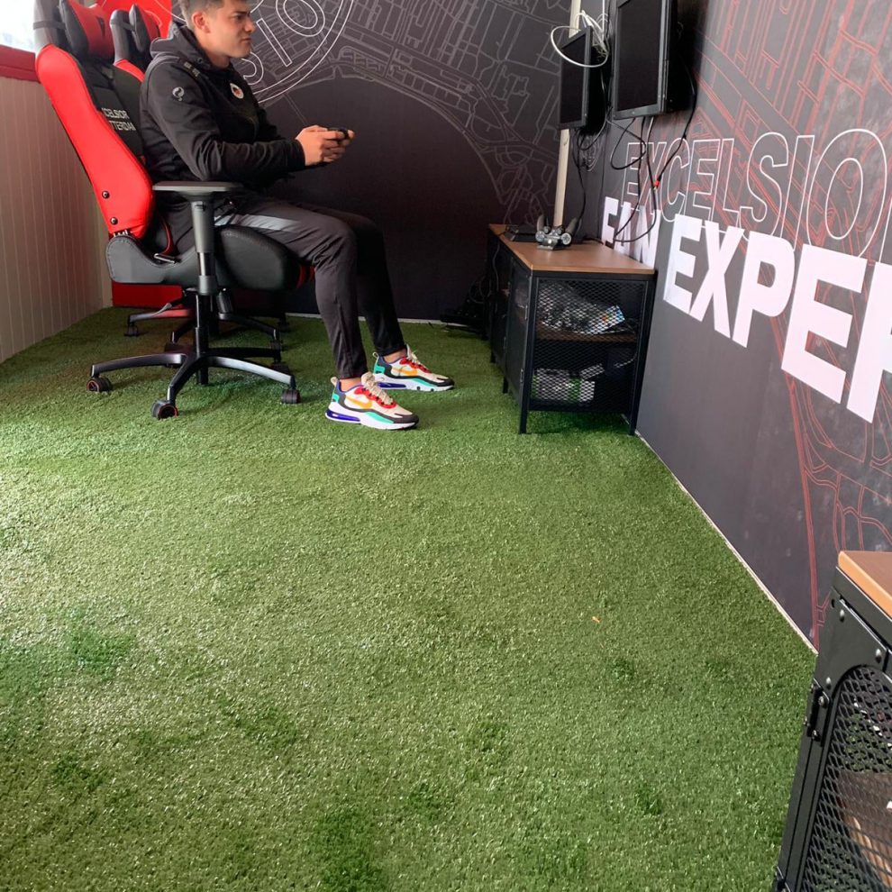 NonFill kunstgrasveld in E-sportscontainer Excelsior-2